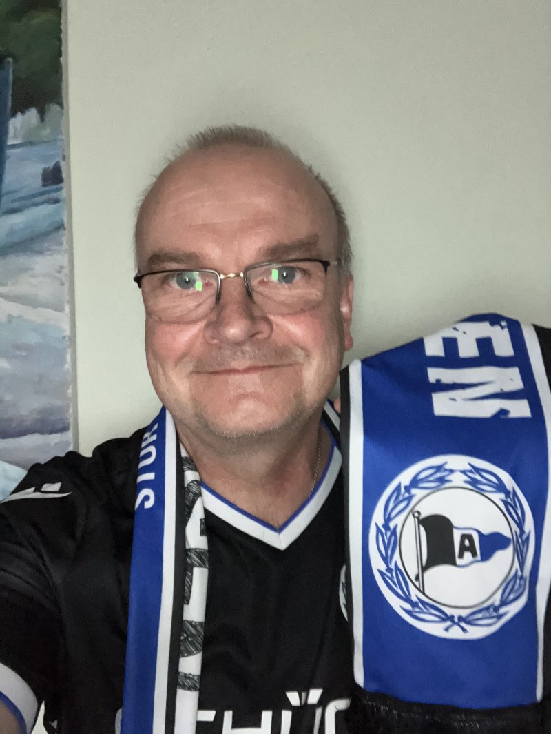 Karsten Diekmann mit Arminia-Fanschal